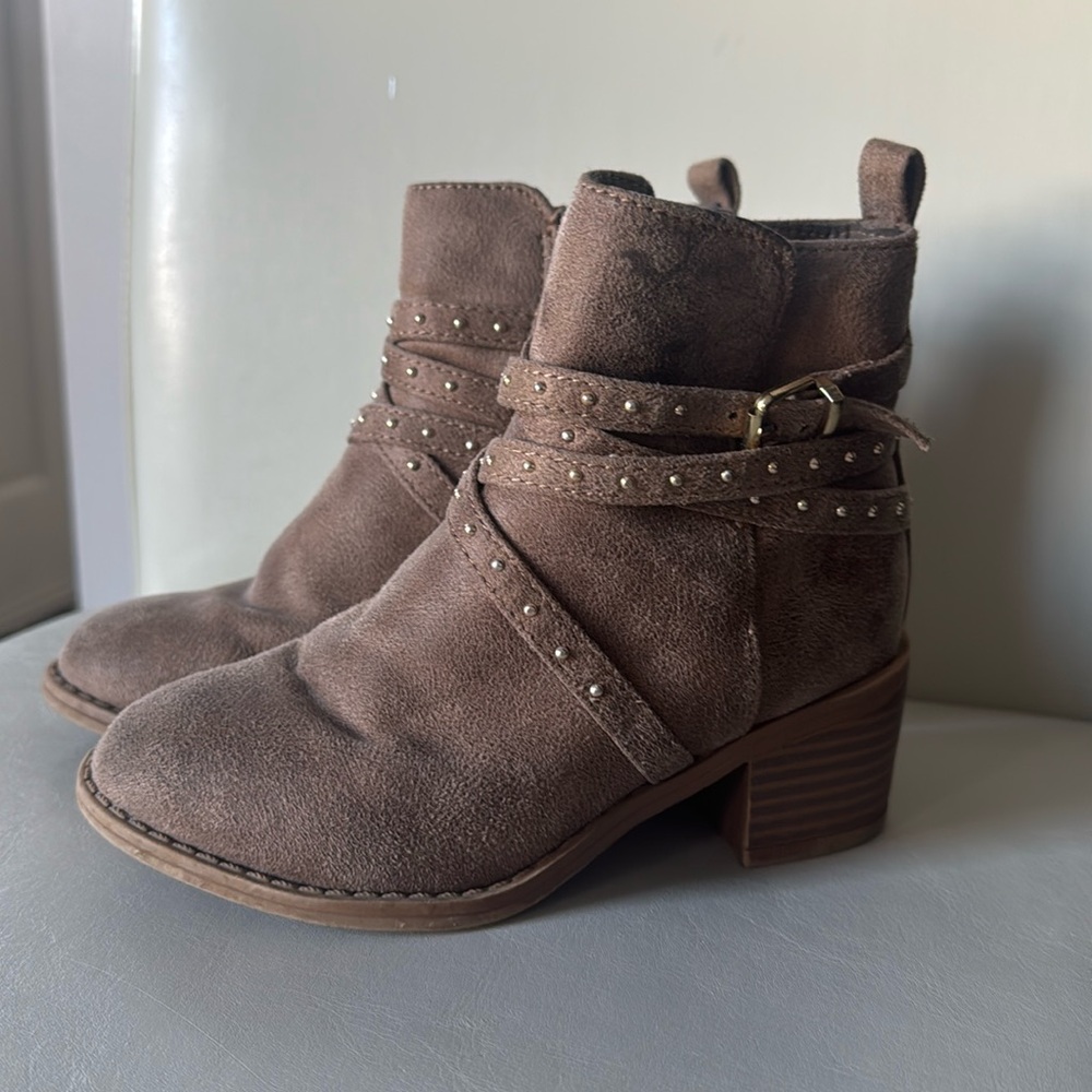 Brown suede boots with cute buckle detail.  Great condition.